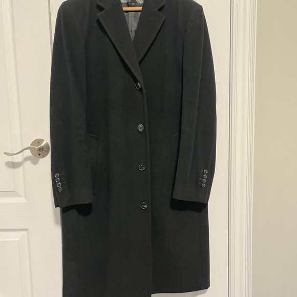 Selling a man's coat - Picture 2 of 6